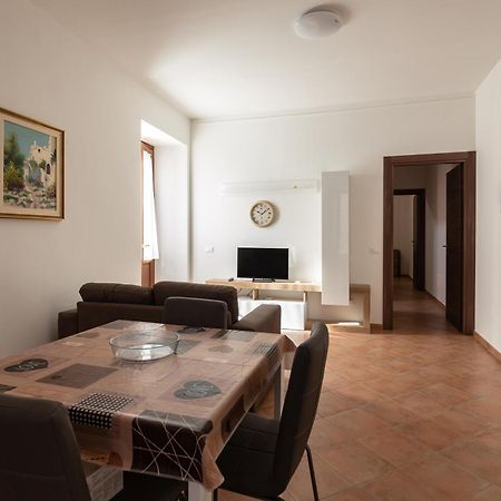 Appartamento Sotto La Torre LʼAquila Esterno foto