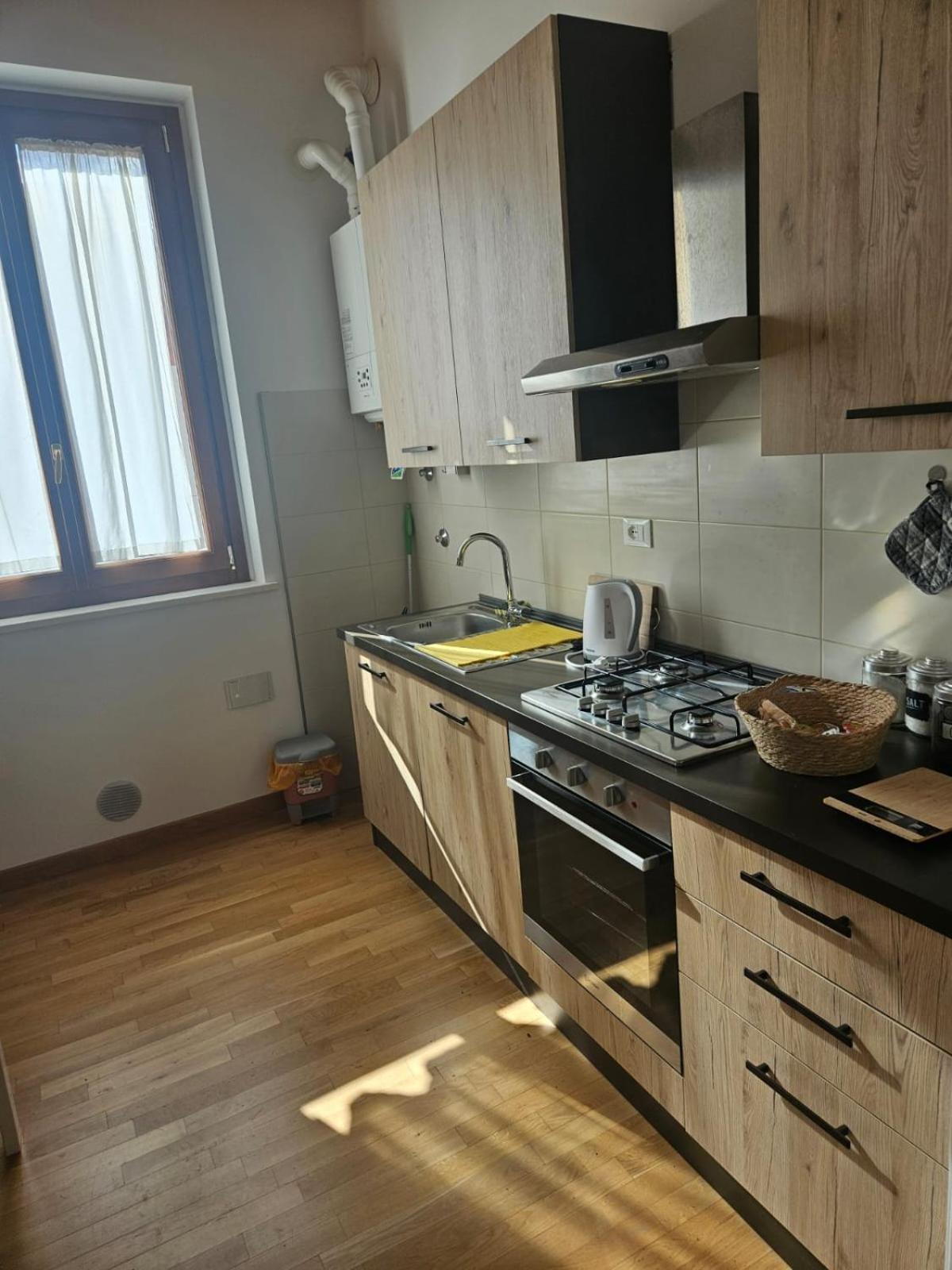 Appartamento Sotto La Torre LʼAquila Esterno foto