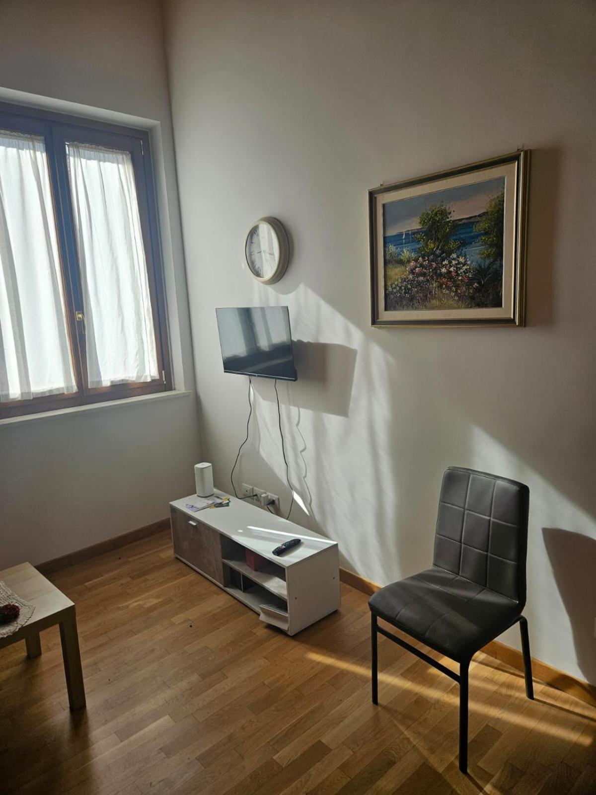 Appartamento Sotto La Torre LʼAquila Esterno foto